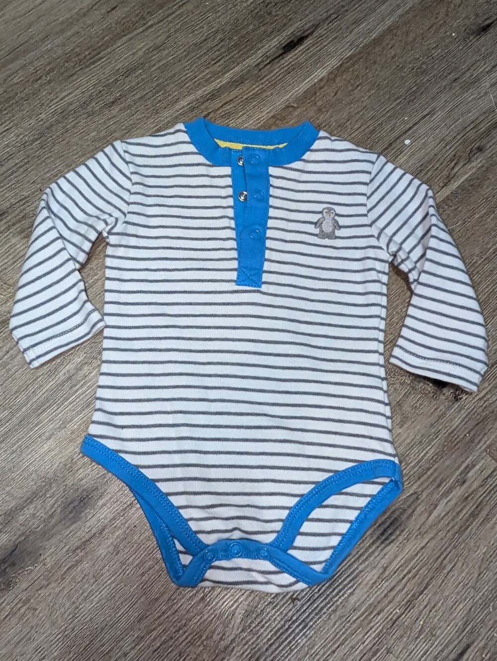 Kitestrings Baby Boy 3/6M Gray Striped Long-Sleeve One-Piece Blue Trim Penguin